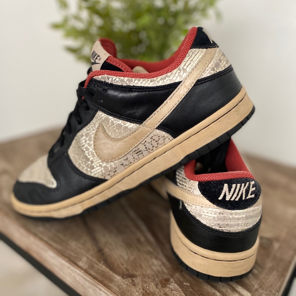 Air Jordan 1 Low top black and gold